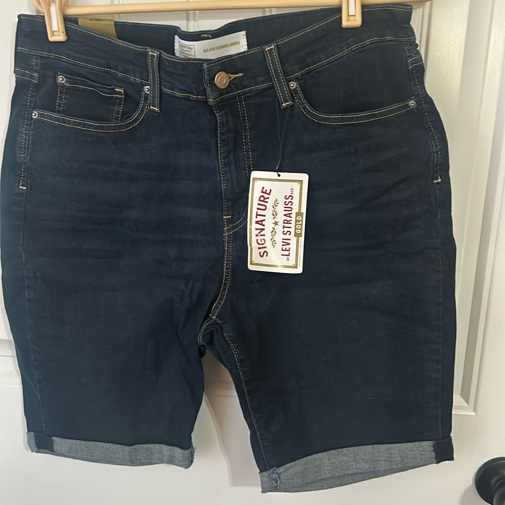 COPY - Women’s signature Levi Strauss mid rise 9 inch Bermuda shorts